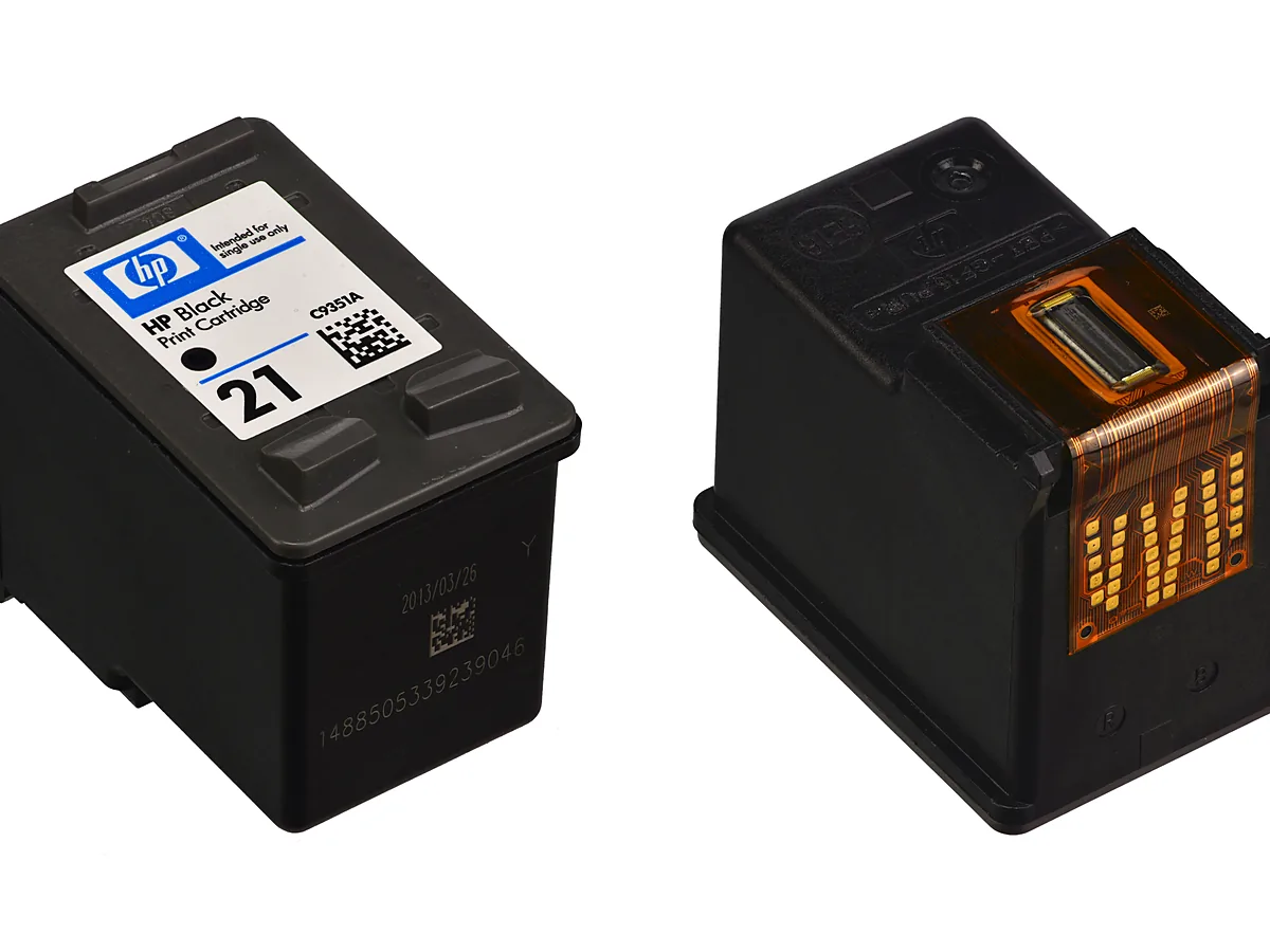Two views of an HP black inkjet cartridge, one showing the label and one showing the nozzle plate and copper contacts.